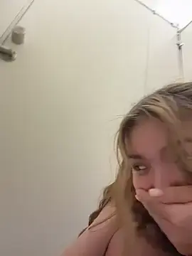 Stripchat Free Porn Cam of FlashTitsRoyal