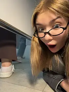 Stripchat Sex Cam of FlashTitsRoyal