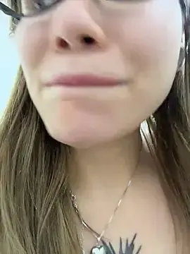 Stripchat Free Porn Cam of FlashTitsRoyal