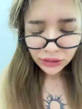 Stripchat Free Porn Cam of FlashTitsRoyal