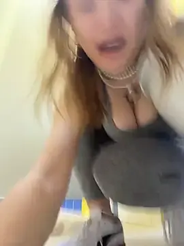 Stripchat Adult Video Chat of FlashTitsRoyal