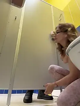 Stripchat Live Porn of FlashTitsRoyal