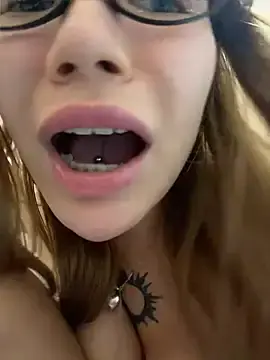 Stripchat Adult Webcam of FlashTitsRoyal