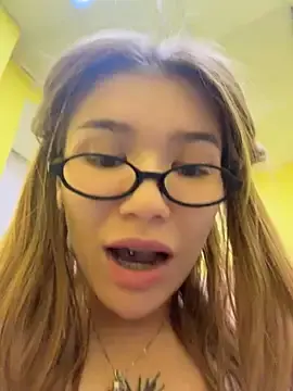 Stripchat Free Porn Cam of FlashTitsRoyal