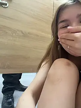 Stripchat Live Sex Cam of FlashTitsRoyal