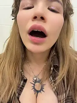 Stripchat Free Live Porn of FlashTitsRoyal