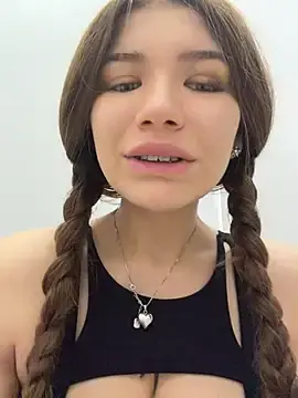 Stripchat Live Sex Cam of FlashTitsRoyal
