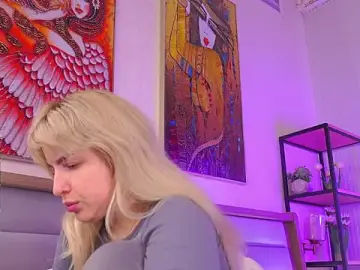 Stripchat Live Sex Cam of LiliBanger