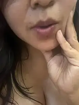 Stripchat Adult Webcam of PeachSqueeze