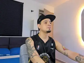 Stripchat Free Live Porn of alejandro_calderon1