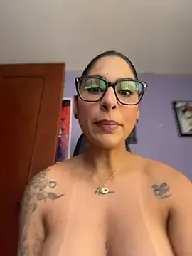 Stripchat Sex Cam of charlotte_stevenss_