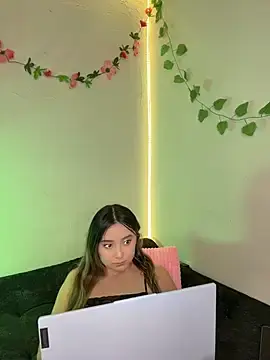 Stripchat Best Webcam of Sarisloves