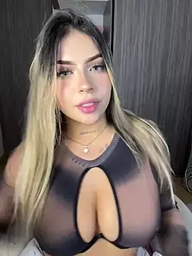 Stripchat Live Sex Cam of MiaWhitePink_