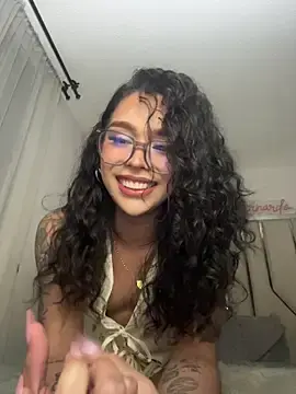 Stripchat Sex Cam of Samantha_Bernardo