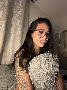 Stripchat Live Sex Cam of Samantha_Bernardo