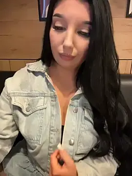 Stripchat Sex Cam of Tisha_Busty