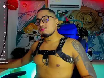 Stripchat Adult Webcam of Scoott_Massked