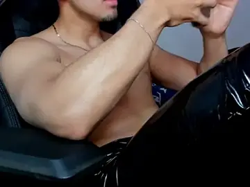 Stripchat Live Sex Cam of Tommy_Bred