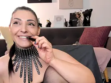 Stripchat Live Sex Cam of AryaSummersReal