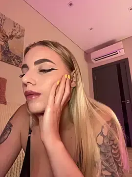 Stripchat Free Porn Cam of HugeBoobsAlice