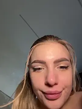 Stripchat Free Porn Cam of HugeBoobsAlice