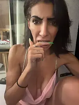 Stripchat Watch Live Sex Cams of Yasmiinee