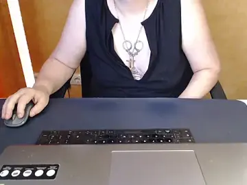 Stripchat Live Sex Cam of SweetPhoenix76
