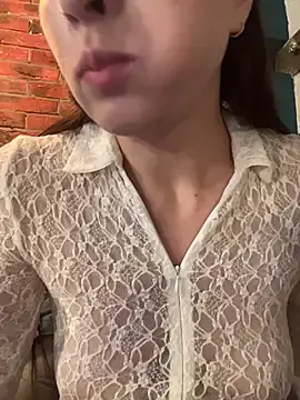 Stripchat Live Sex Cam of Holly_Play