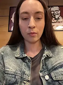 Stripchat Sex Cam of Holly_Play