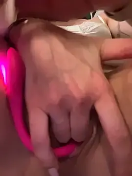 Stripchat Watch Live Sex Cams of Holly_Play
