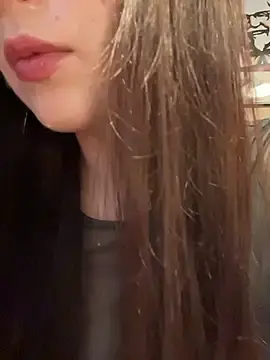 Stripchat Free Porn Cam of Holly_Play
