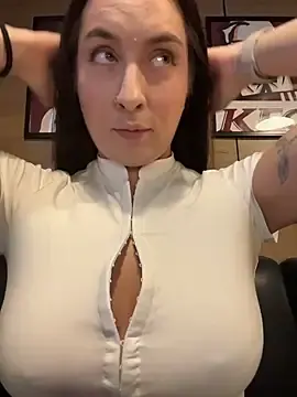 Stripchat Live Sex Cam of Holly_Play
