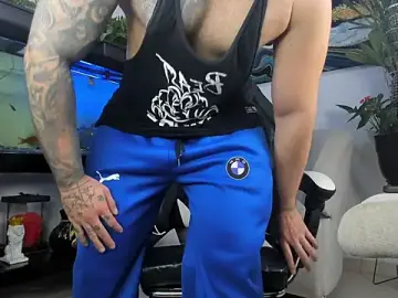Stripchat Watch Live Sex Cams of Johnnygrayson1