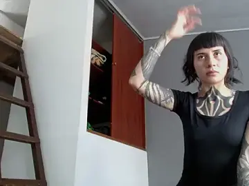 Stripchat Live Sex of Emilia_1995
