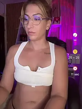 Stripchat Best live sex cam show of sofiah_