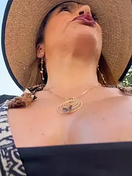 Stripchat Nude Webcam of angelitasexy81