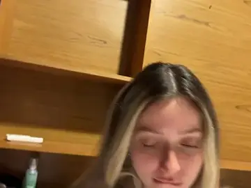 Stripchat Live Sex Cam of _liatris_