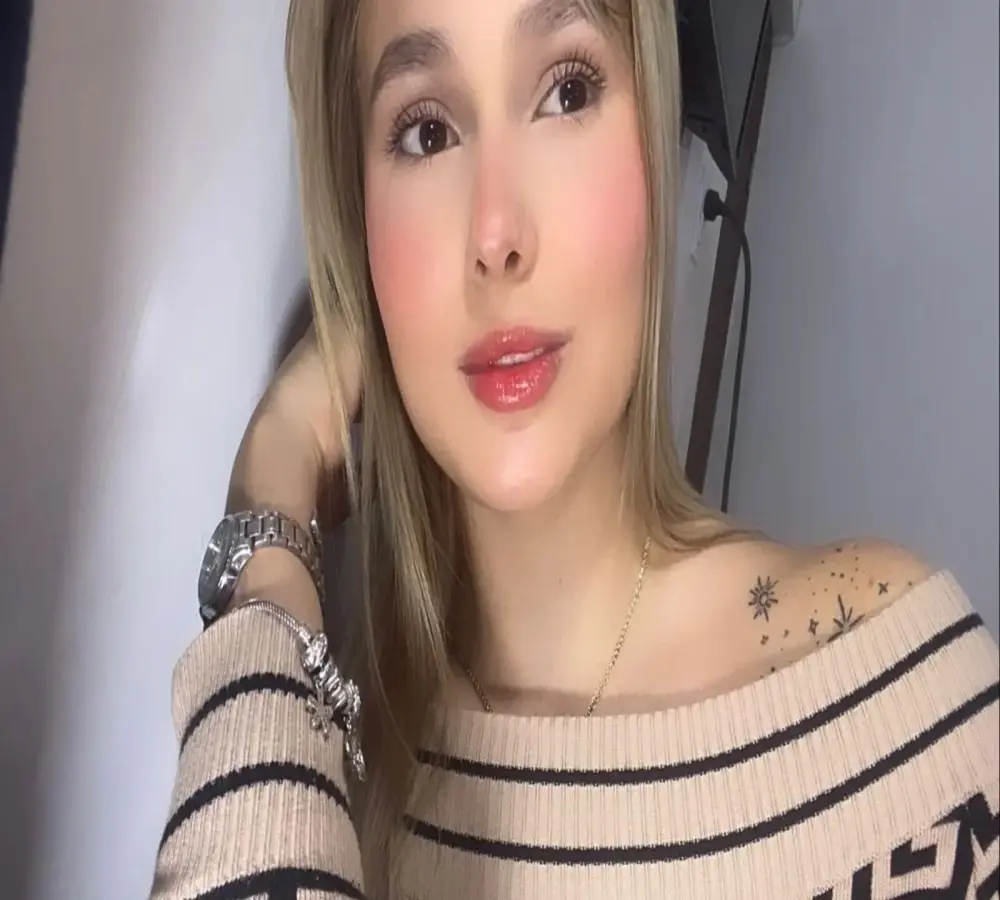 Emmaa_white_