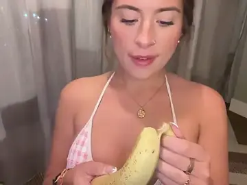 Stripchat Adult Webcams of karinaaaxx