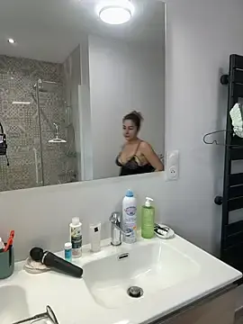 Stripchat Live Sex Cam of Miarose_gabani