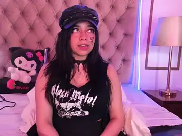 Stripchat Sex Cam of kira_Berry_
