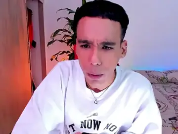 Stripchat Free Porn Cam of Damianwhite
