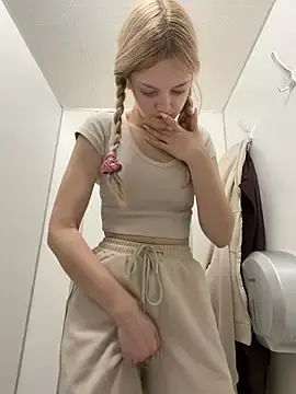 Stripchat Free Porn Cam of elsawhere