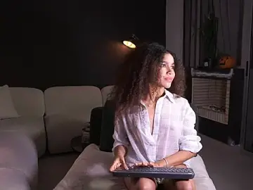 Stripchat Adult Webcam of paulacora100