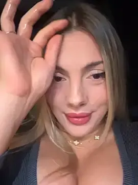Stripchat Live Sex Cam of FrancescaNappi