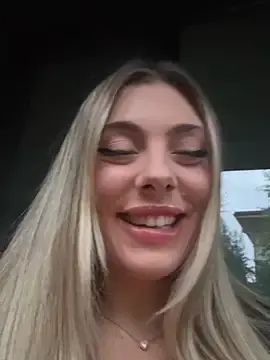 Stripchat Sex Cam of FrancescaNappi