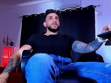 Stripchat Live Sex Cam of MightyAaron66