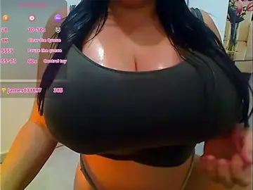 Stripchat Adult Webcam of Bigcocksexyluisa