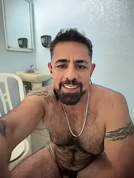 Stripchat Free Porn Cam of wolfbucker