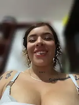 Stripchat Sex Cam of hally-jensen1